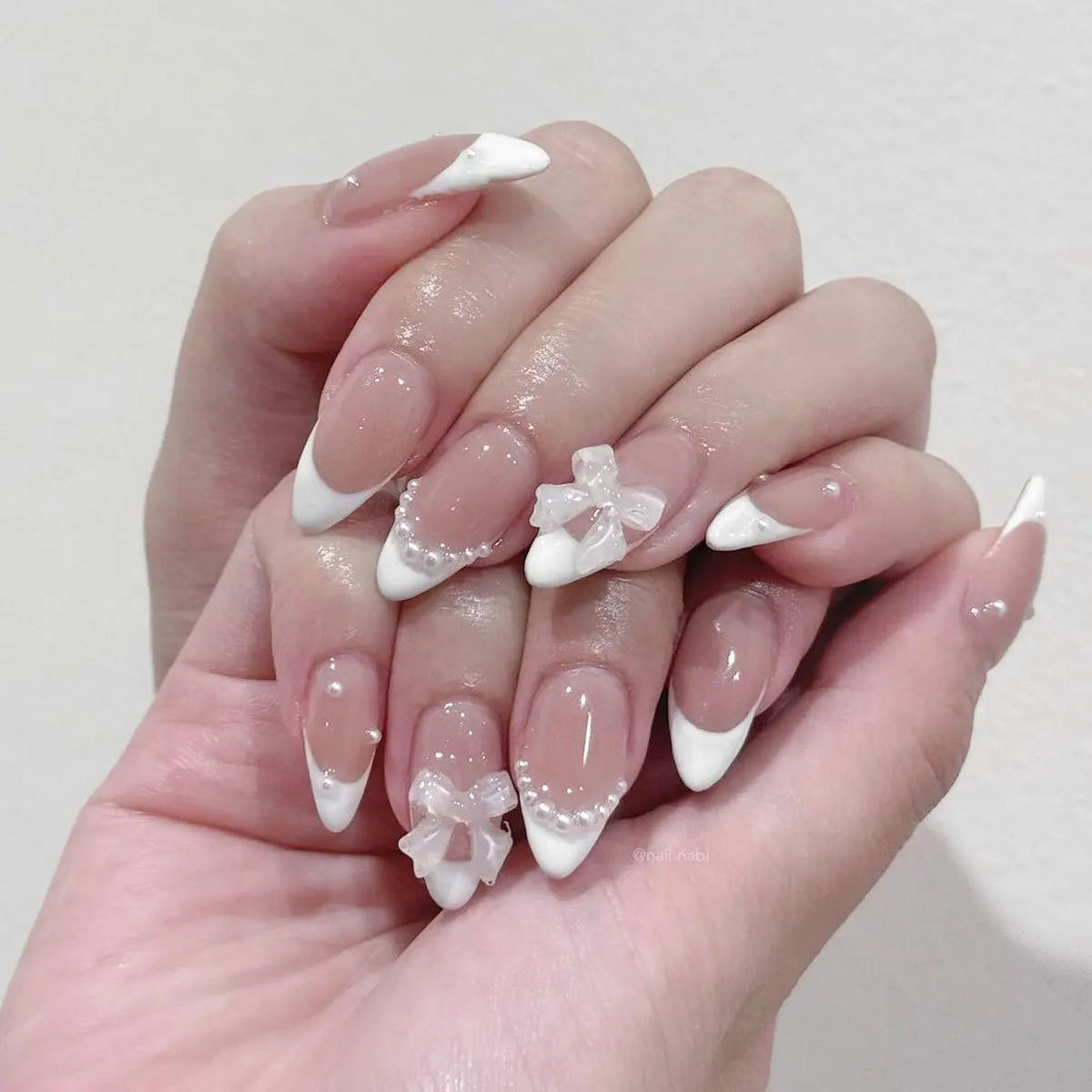 24Pcs Sweet Cat Eye French Press on Nails Diamond-Pointed Three Dimensional Bow Knot Wearable Nail for Women&Girl Almond Nail